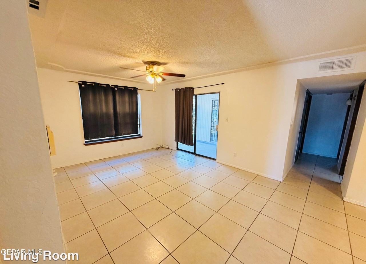 10555 Kinross Ave - Photo 4 of 10