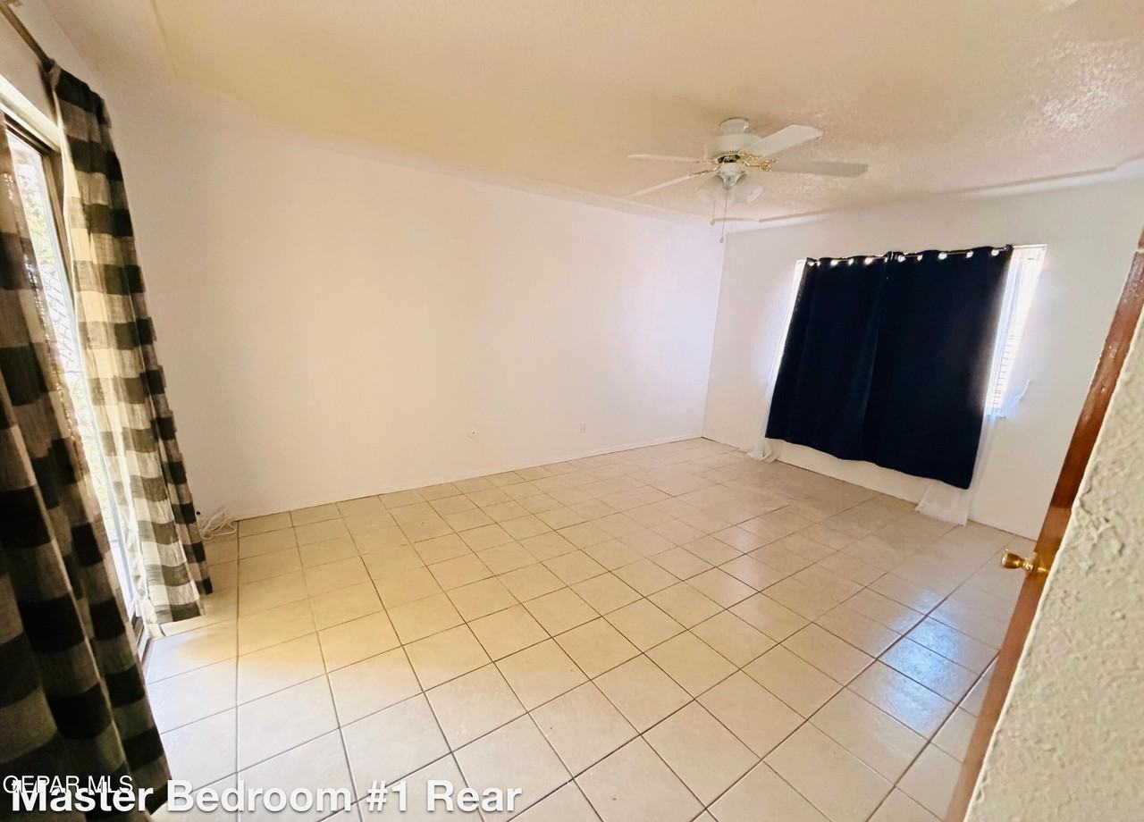 10555 Kinross Ave - Photo 5 of 10