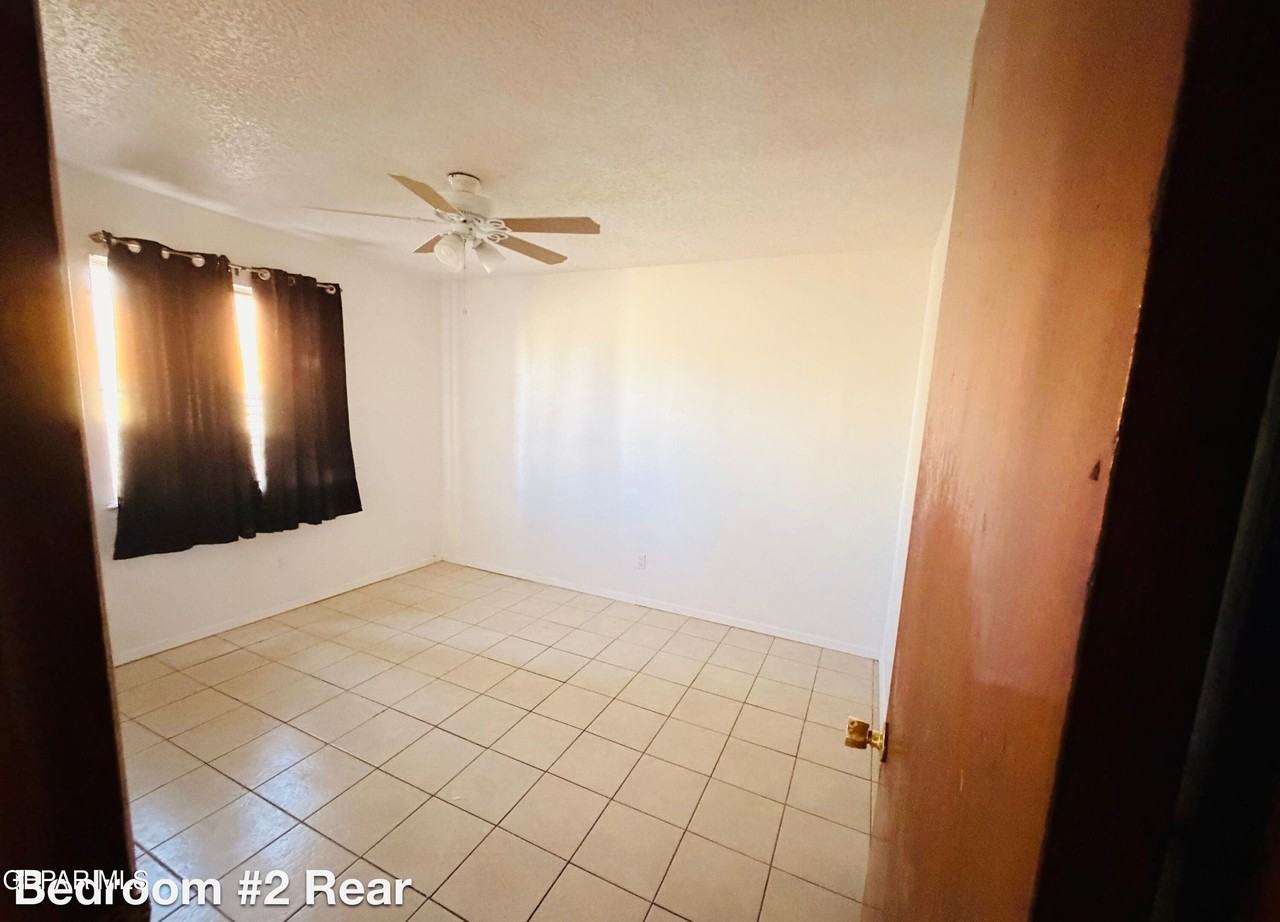 10555 Kinross Ave - Photo 7 of 10