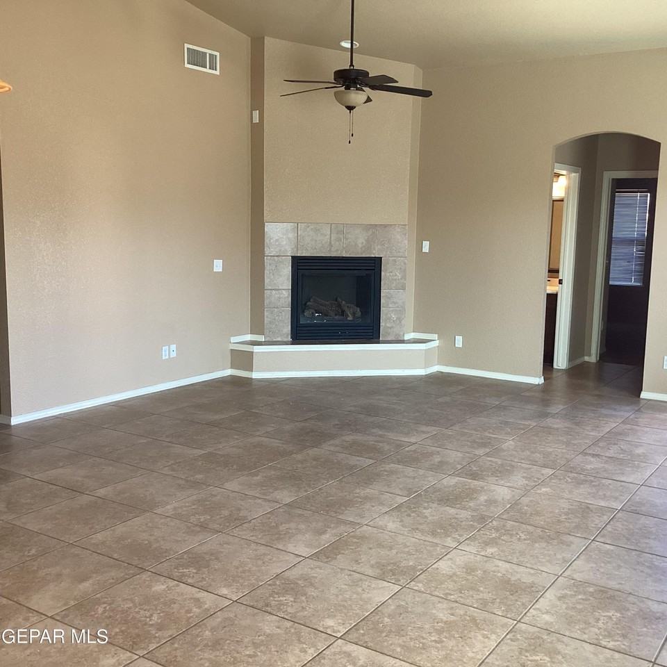 5914 Speyside Dr - Photo 3 of 15