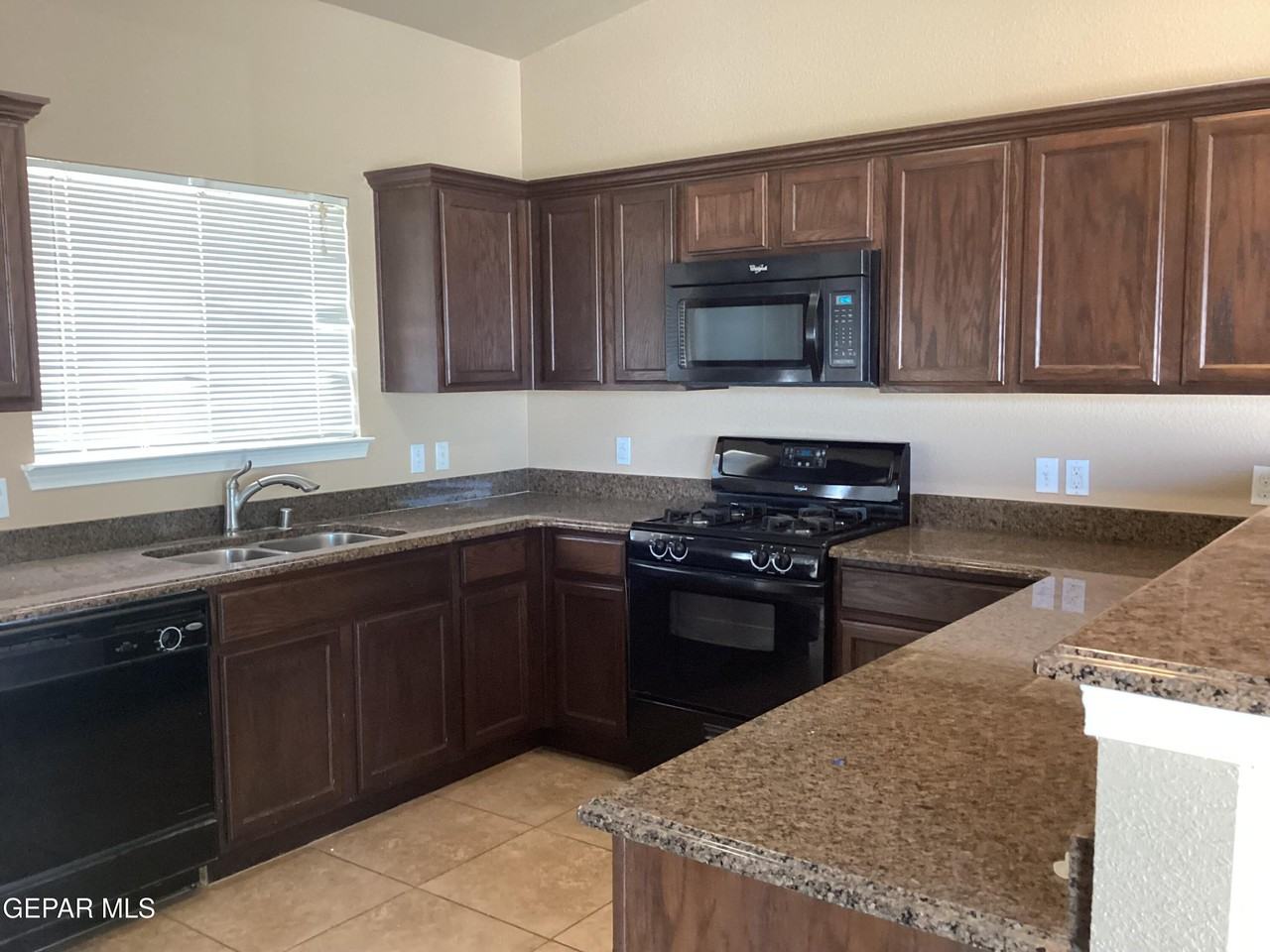 5914 Speyside Dr - Photo 5 of 15