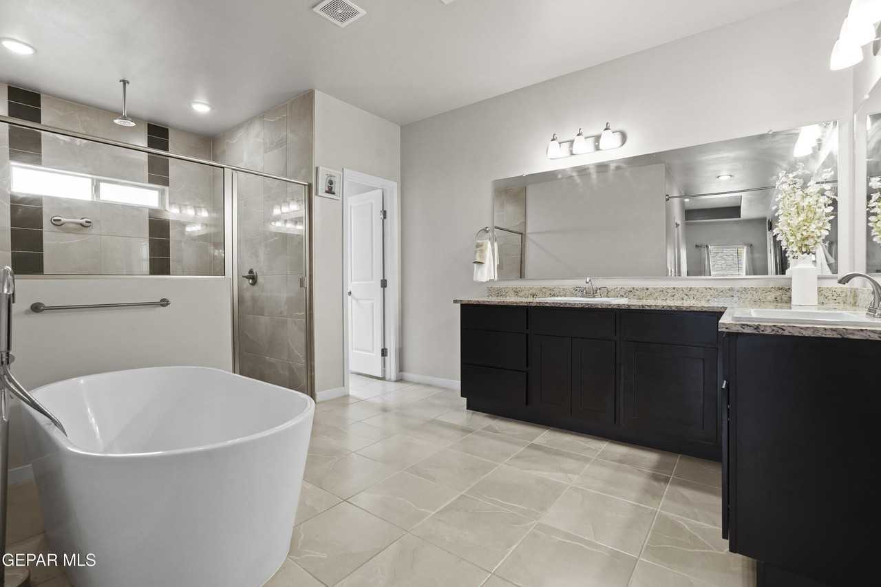 12405 Northumberg Dr - Photo 3 of 39