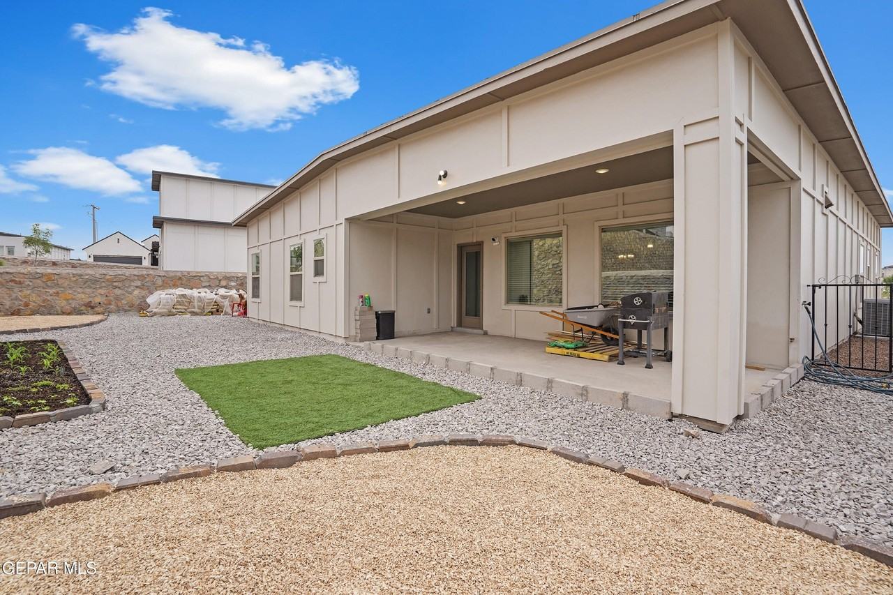 12405 Northumberg Dr - Photo 4 of 39