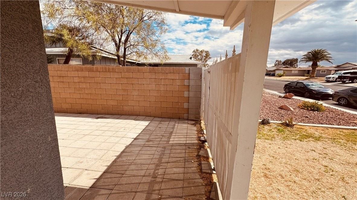 201 Redstone St - Photo 5 of 50