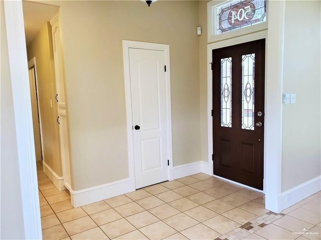 504 E Wisteria Ave - Photo 7 of 16