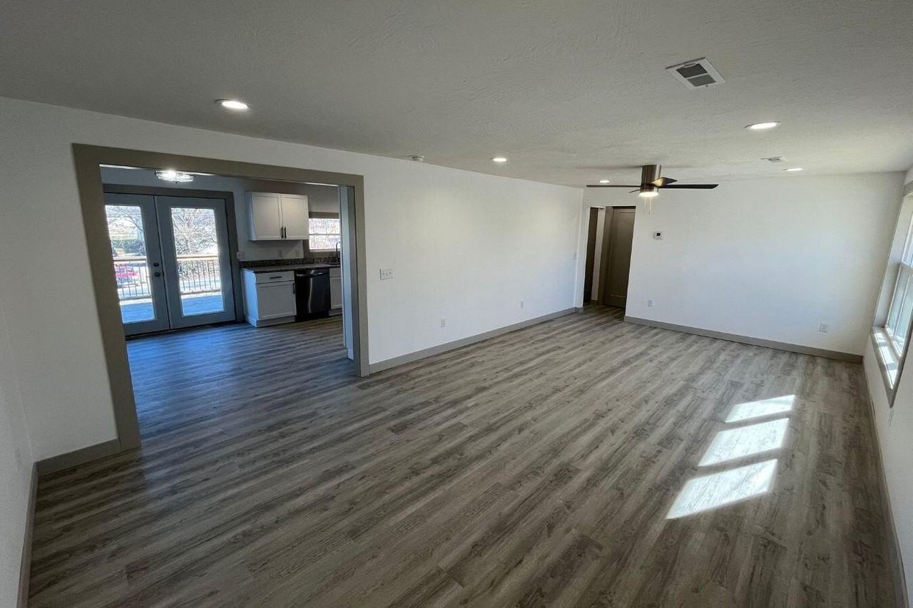 424 N Clay St - Photo 3 of 27