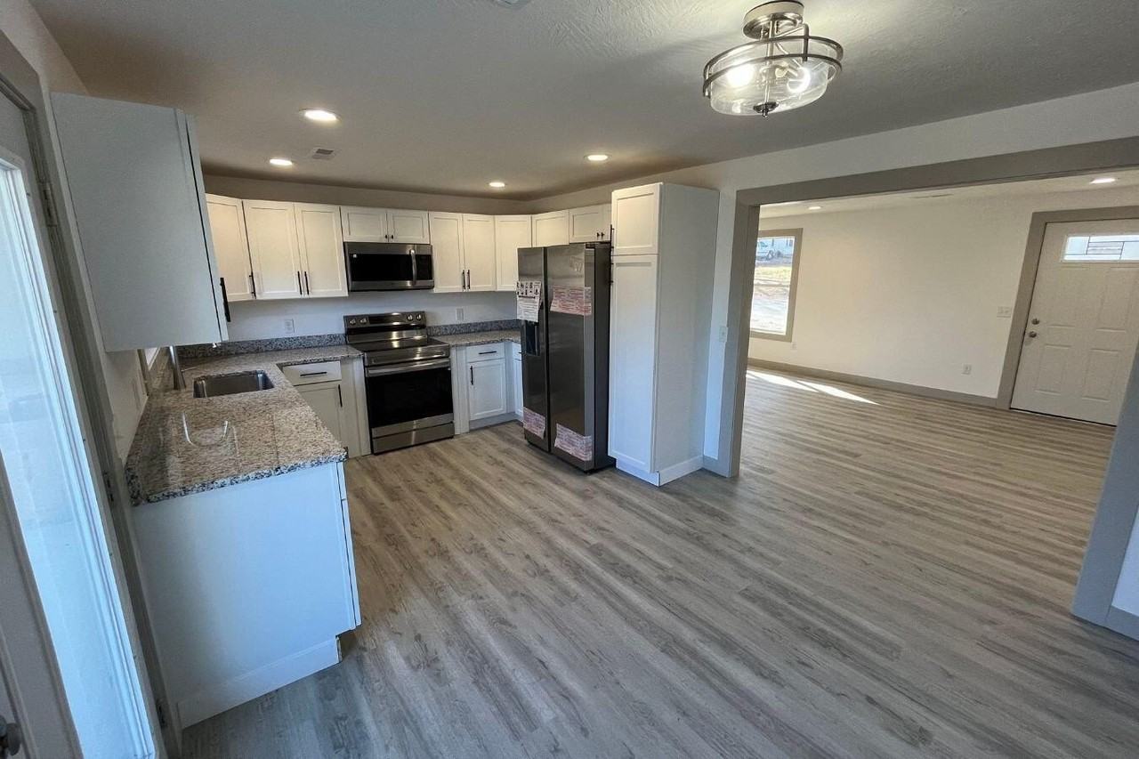 424 N Clay St - Photo 5 of 27