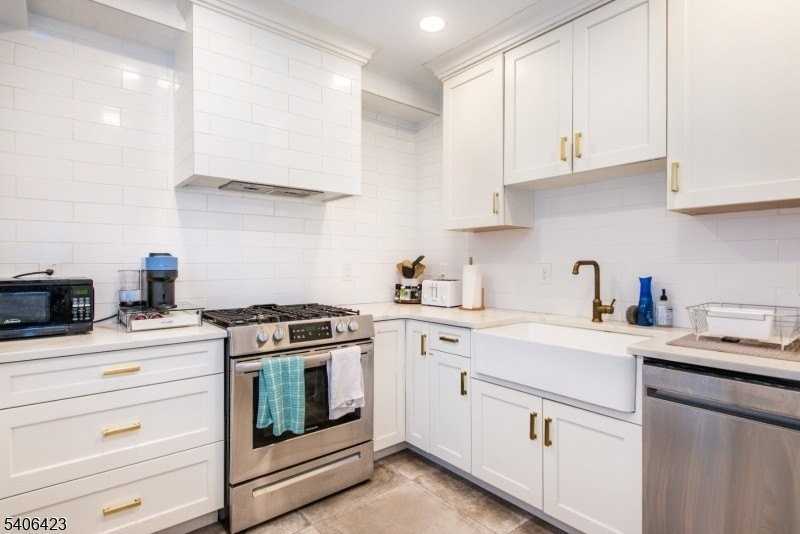 380 Claremont Ave #1 - Photo 4 of 23