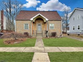 featured image of 214 Elizabeth St #1