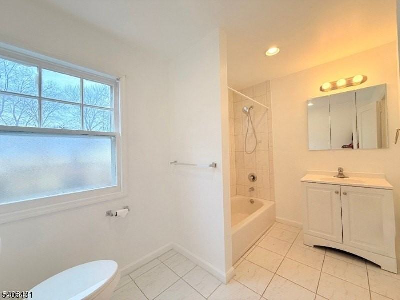 214 Elizabeth St #1 - Photo 7 of 22