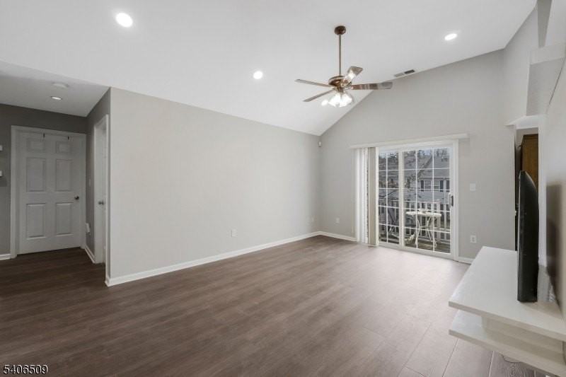 61 Waugh Ct - Photo 2 of 14