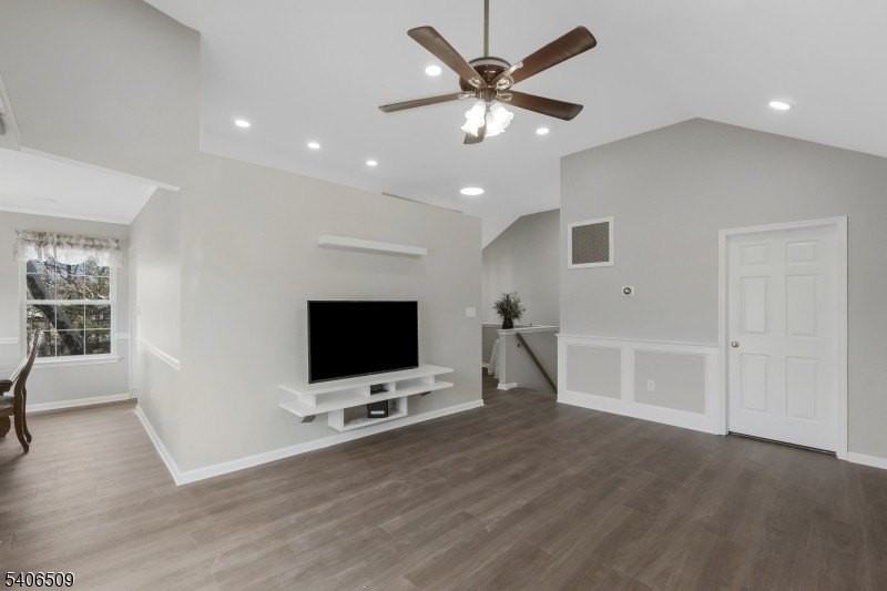 61 Waugh Ct - Photo 3 of 14