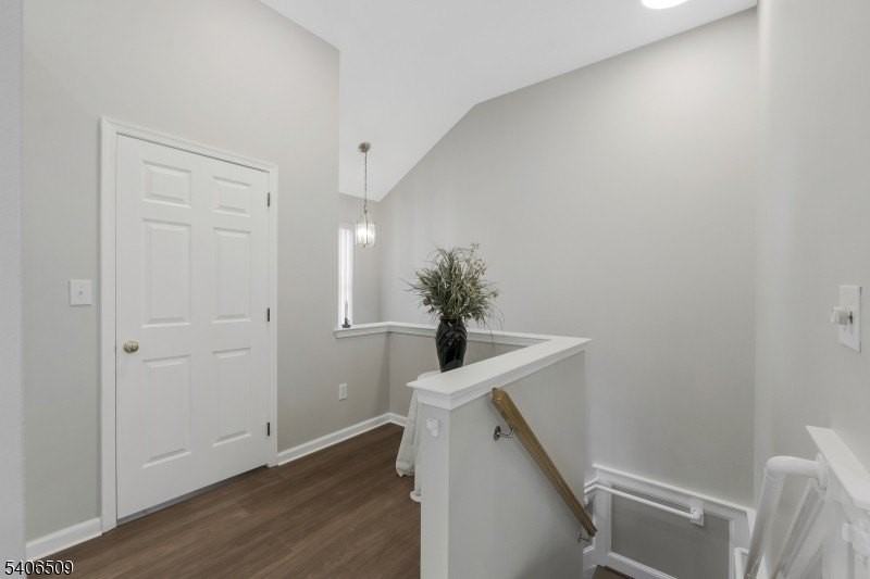 61 Waugh Ct - Photo 7 of 14