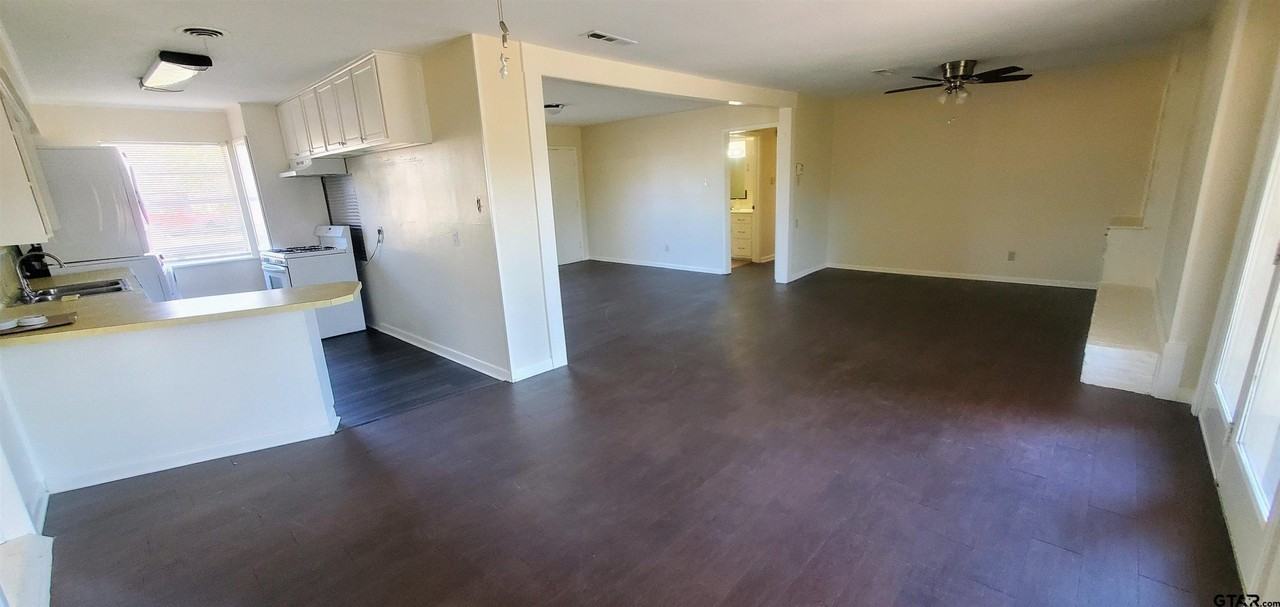 2401 Airline Dr - Photo 5 of 17