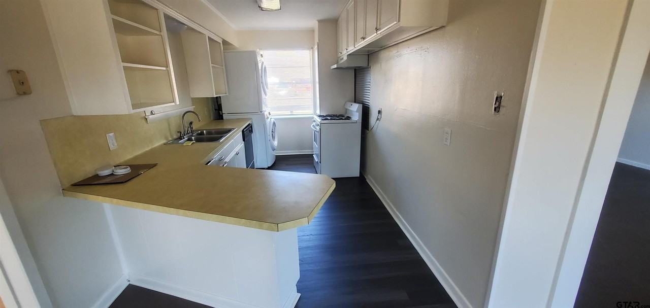 2401 Airline Dr - Photo 6 of 17