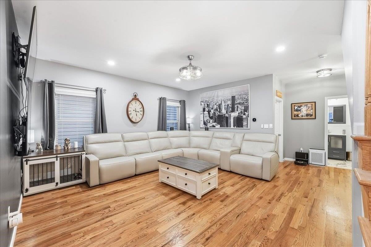 285 Terrace Ave #1 - Photo 3 of 30