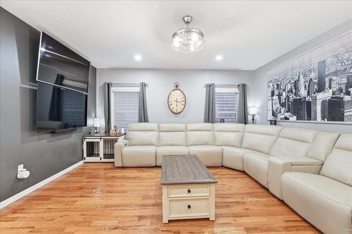 285 Terrace Ave #1 - Photo 4 of 30