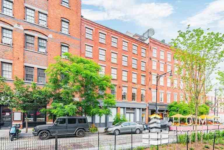 25 Peck Slip - Photo 2 of 10