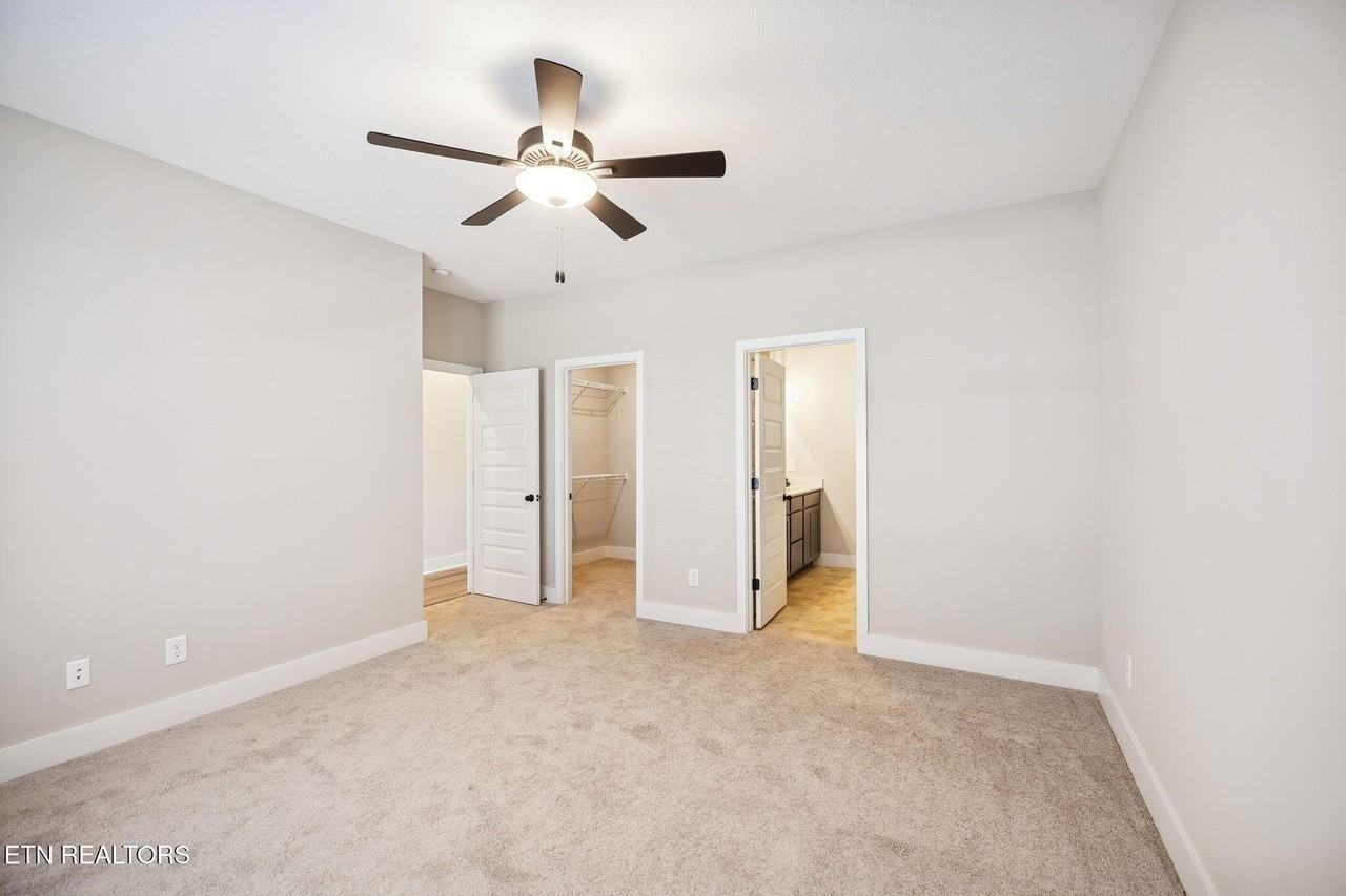 122 Roseberry St - Photo 6 of 50