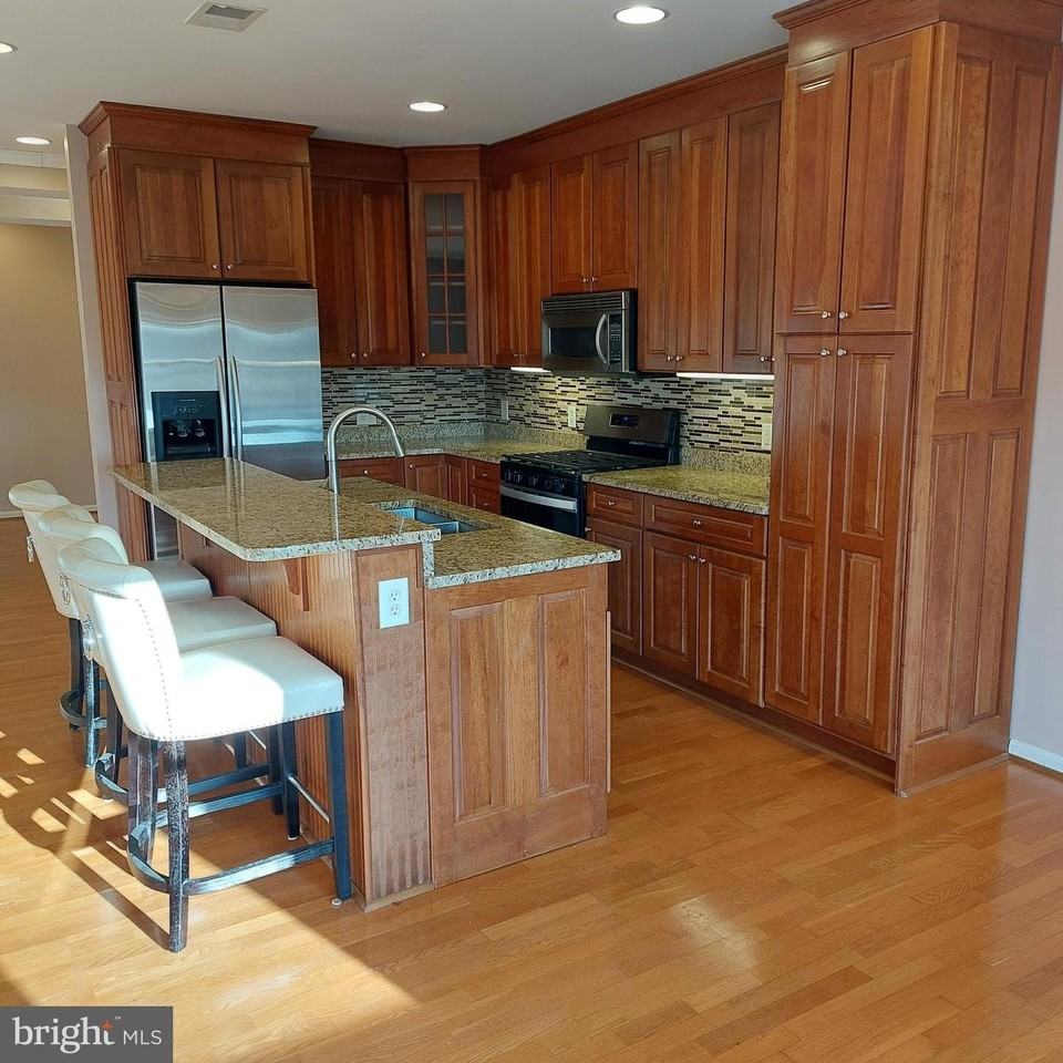 12251 Roundwood Rd - Photo 7 of 23