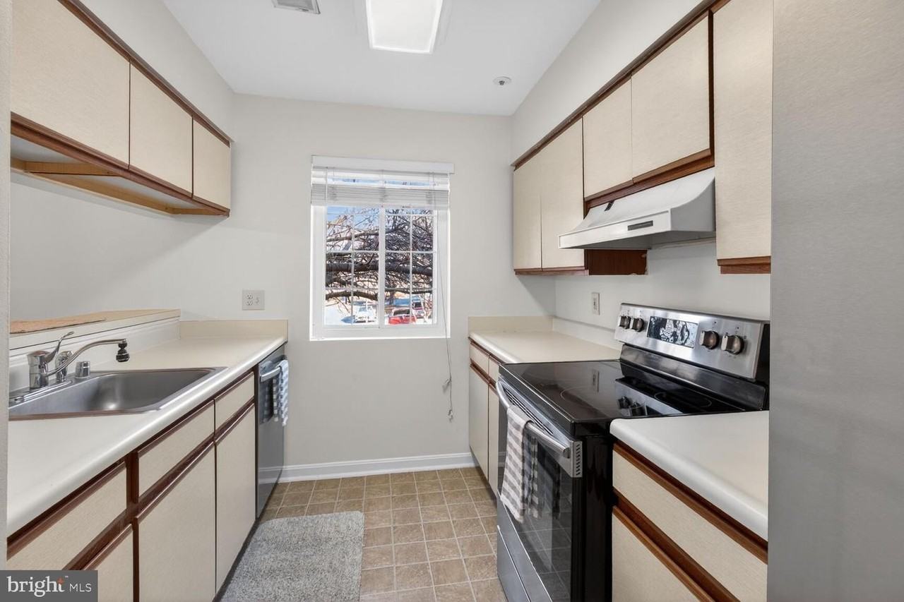 4950 Columbia Rd - Photo 4 of 27