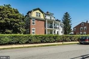 537 S Walnut St - Photo 3 of 24