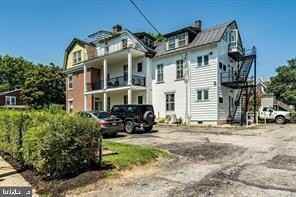 537 S Walnut St - Photo 5 of 24