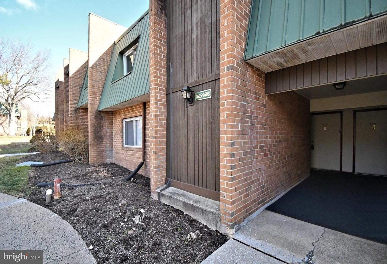 1605 Meadowview Ln - Photo 2 of 30