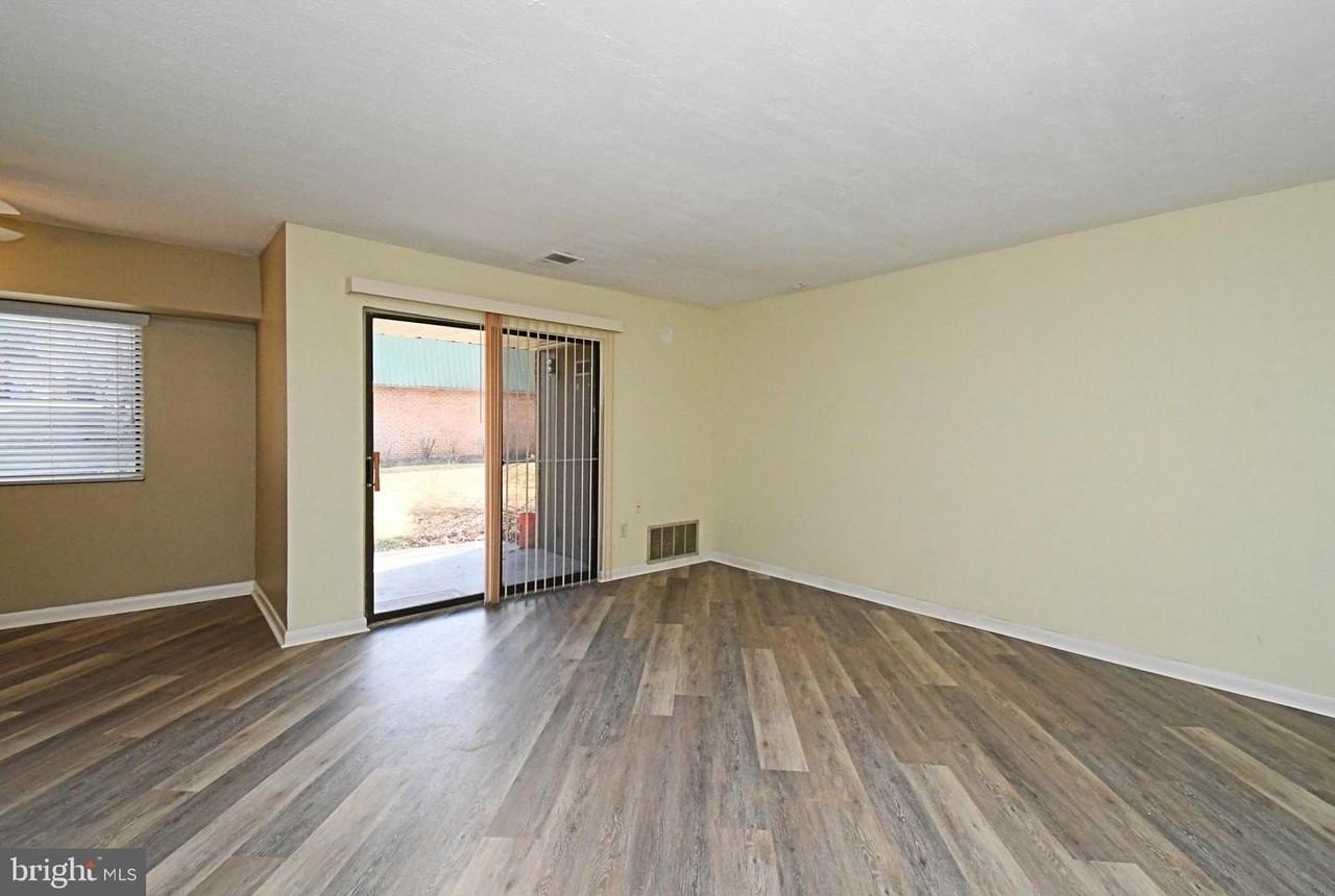 1605 Meadowview Ln - Photo 4 of 30