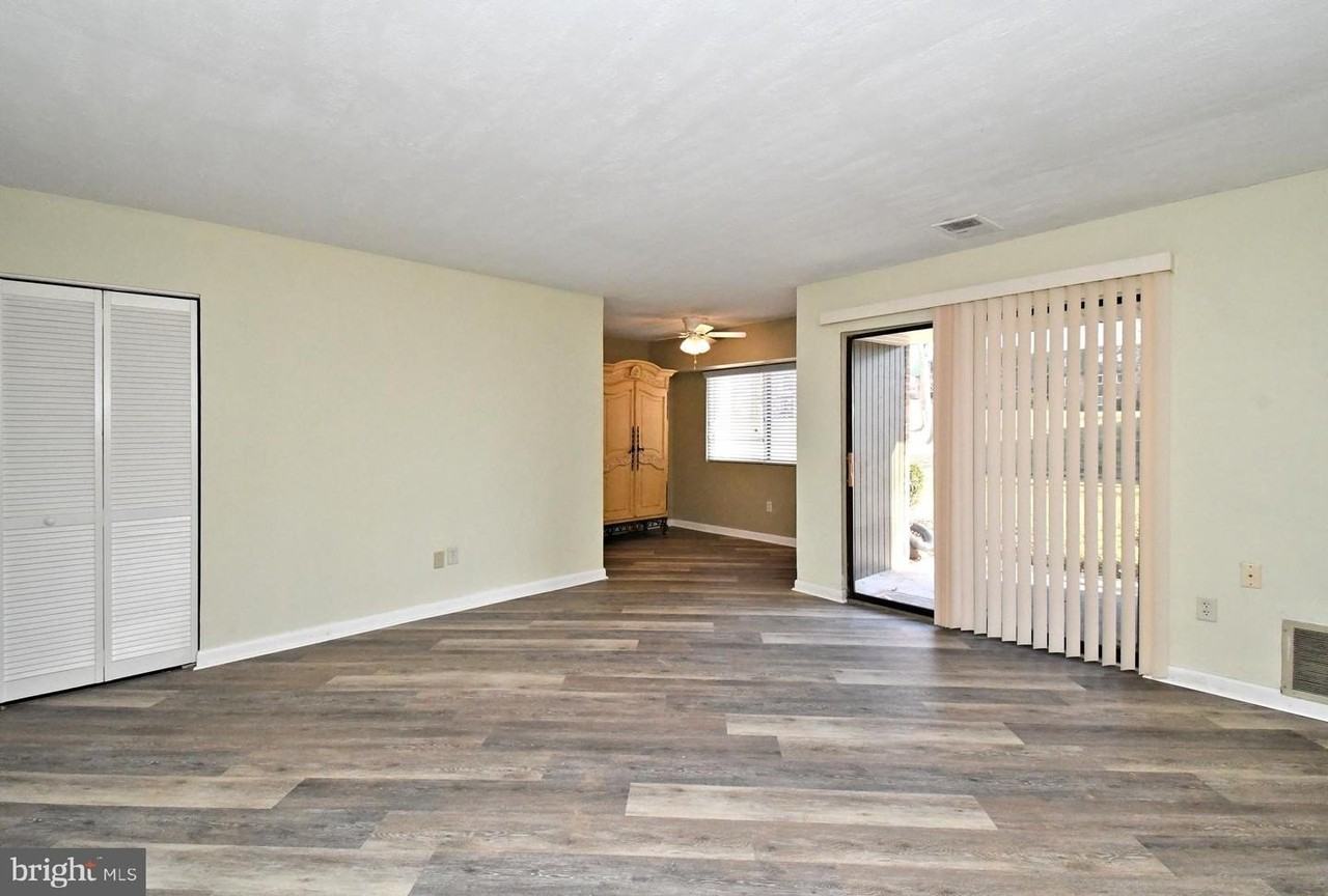 1605 Meadowview Ln - Photo 5 of 30