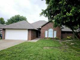 featured image of 2010 Constitution Ave #1