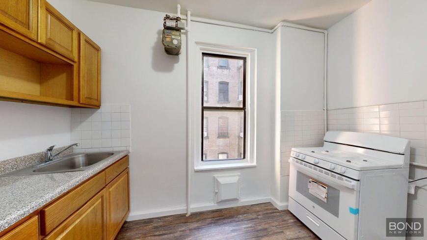 608 W 192nd St - Photo 2 of 6