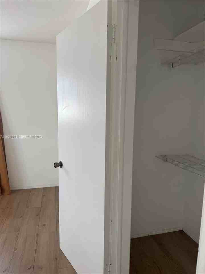 640 N 71st Ter - Photo 7 of 43