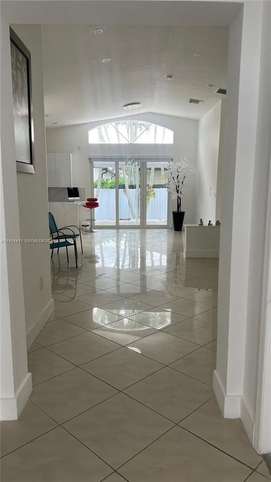 15446 Sw 23rd Ln #0 - Photo 4 of 27