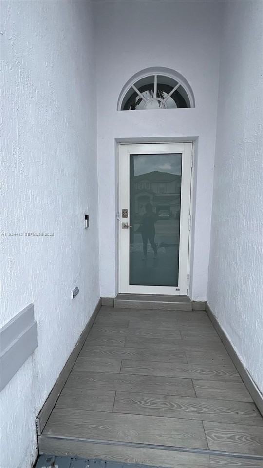 15446 Sw 23rd Ln #0 - Photo 5 of 27