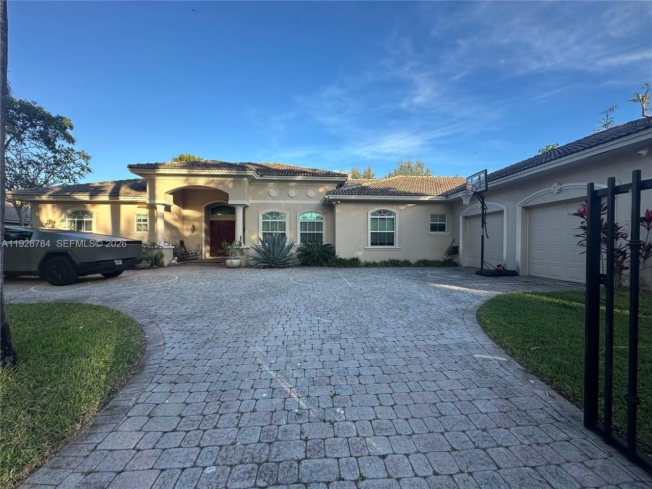 15335 Sw 80th Ave - Photo 2 of 39