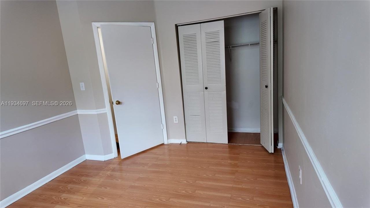 2301 Sw 83rd Ave - Photo 6 of 14