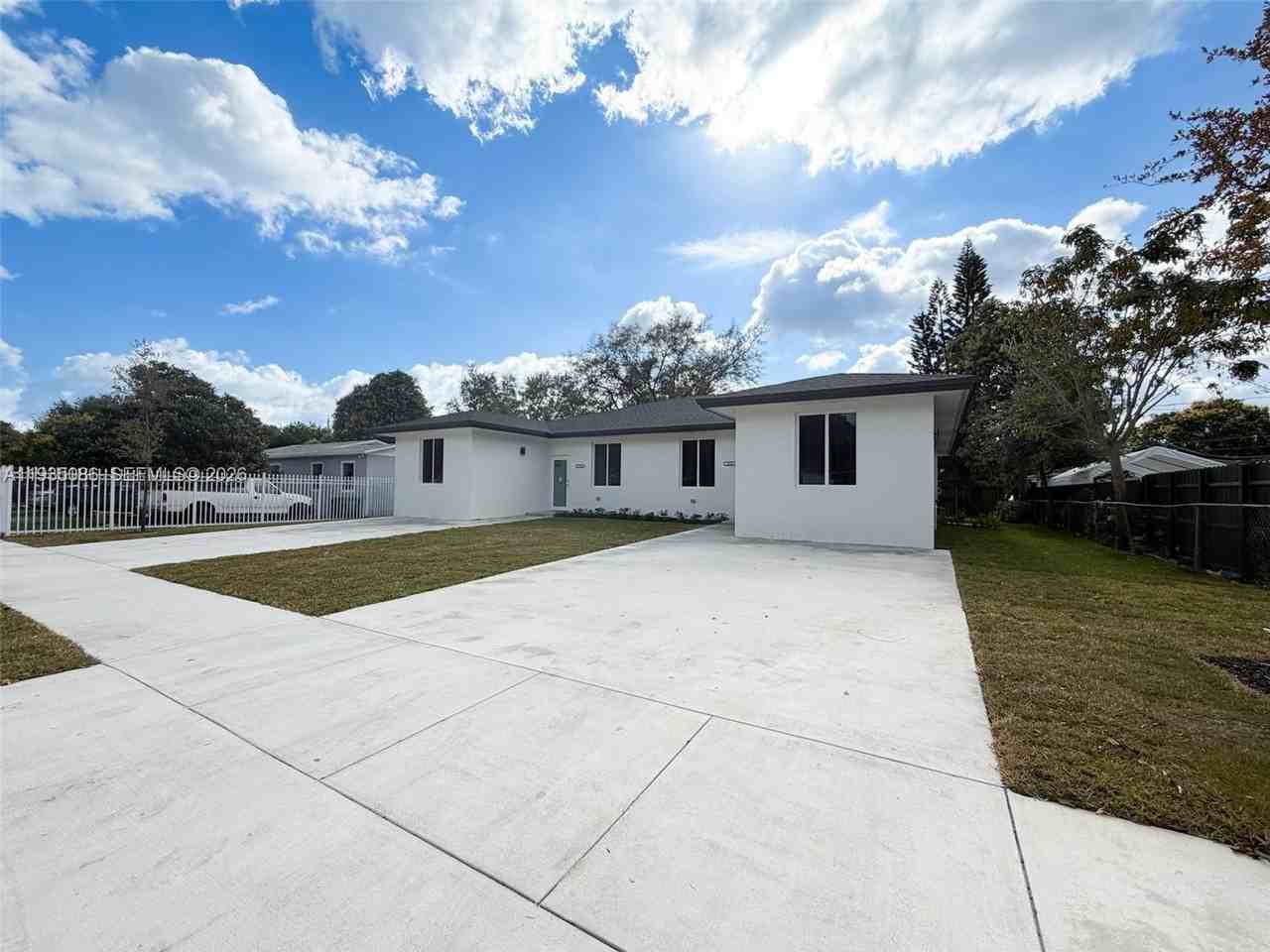 1866 Nw 91st St #1866 - Photo 2 of 13