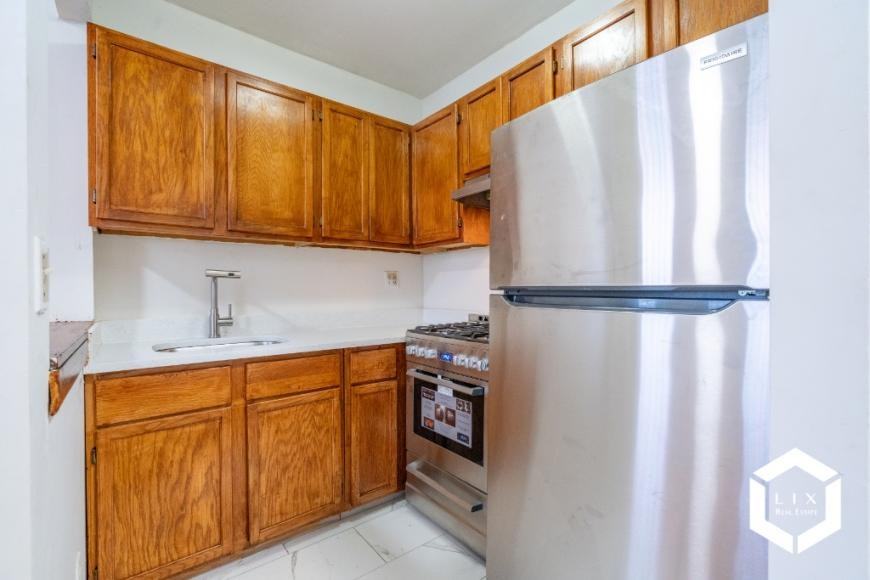 650 Classon Ave - Photo 3 of 10