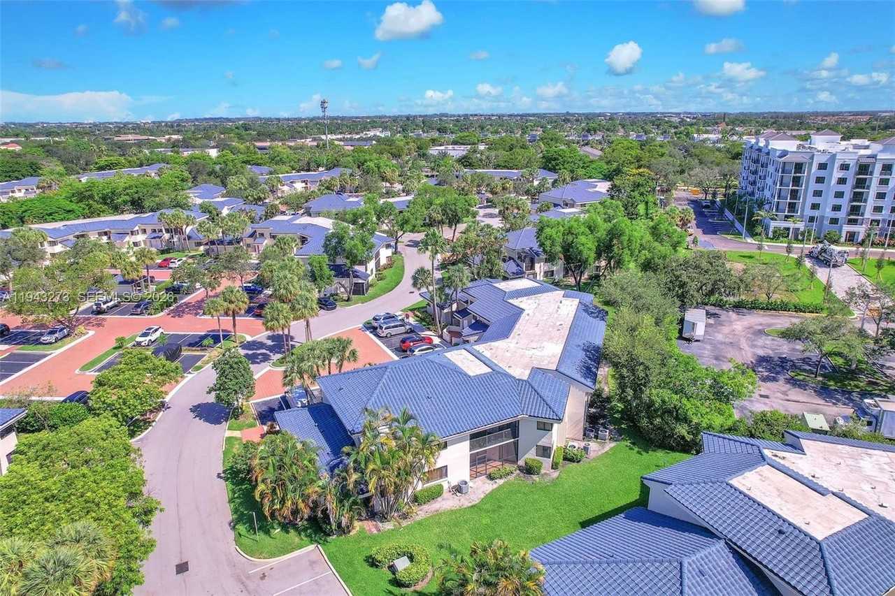 1618 Nw 81st Way #1618 - Photo 4 of 37