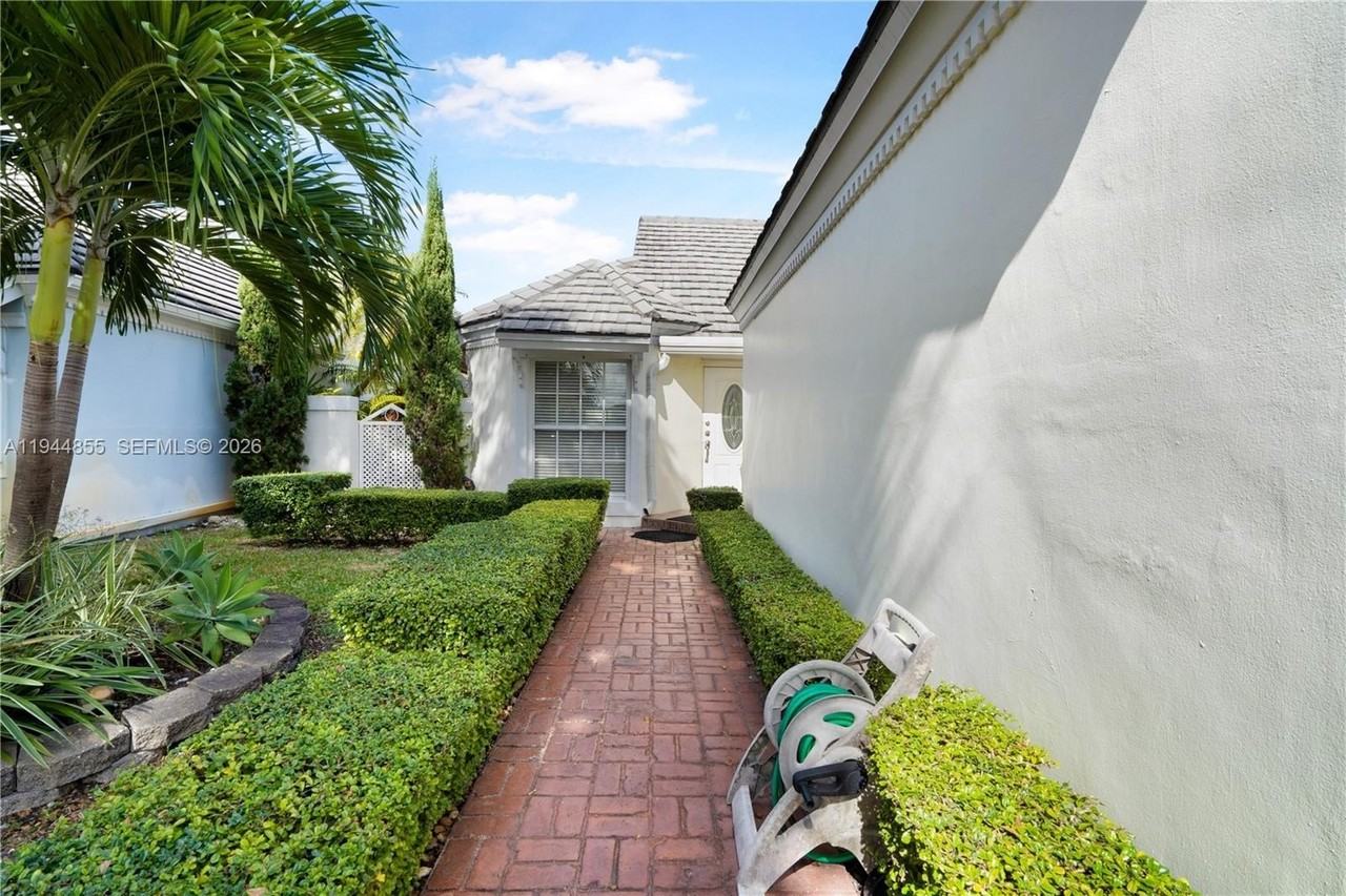 9939 Nw 47th Ter #9939 - Photo 3 of 50