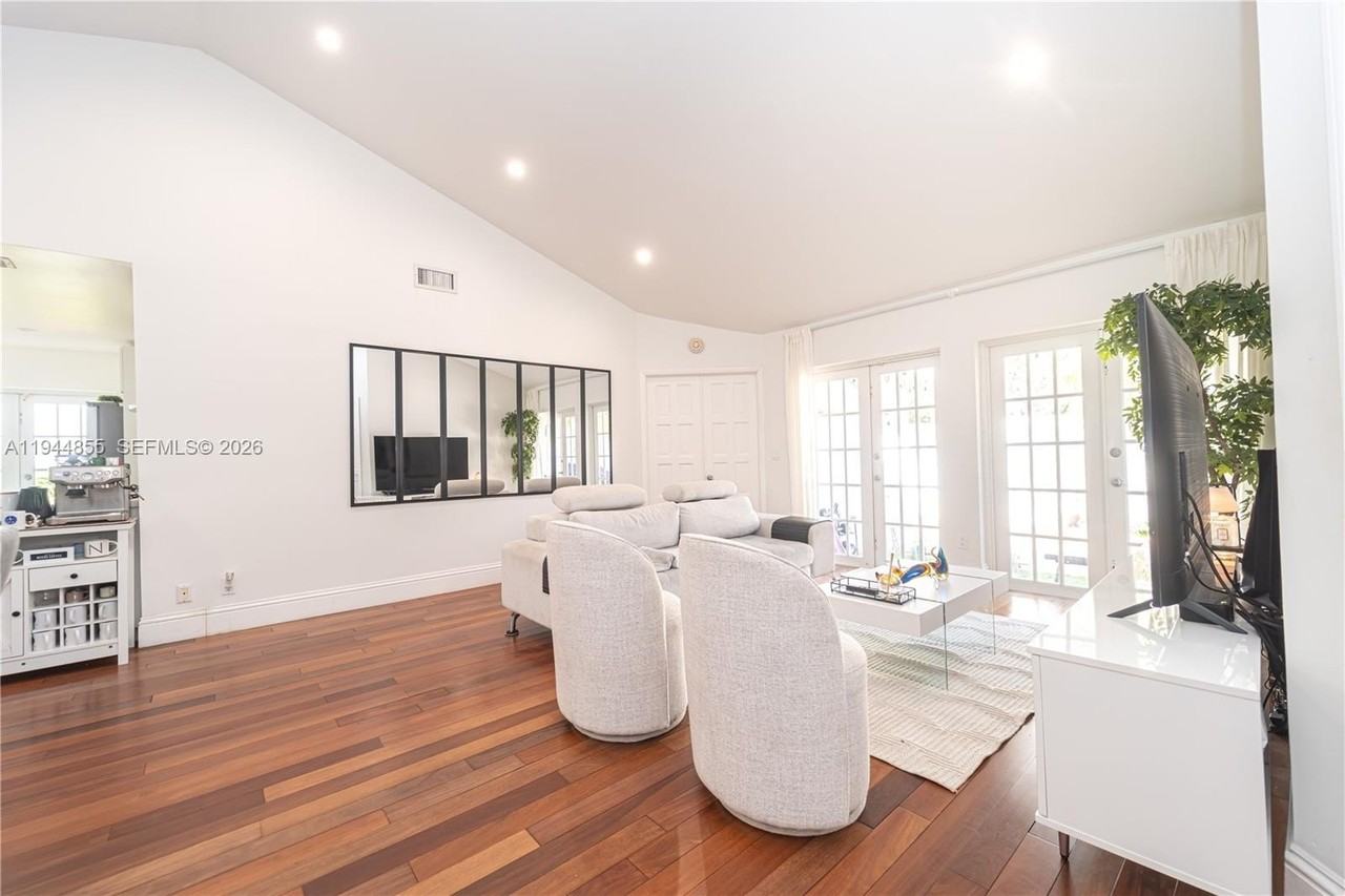 9939 Nw 47th Ter #9939 - Photo 6 of 50