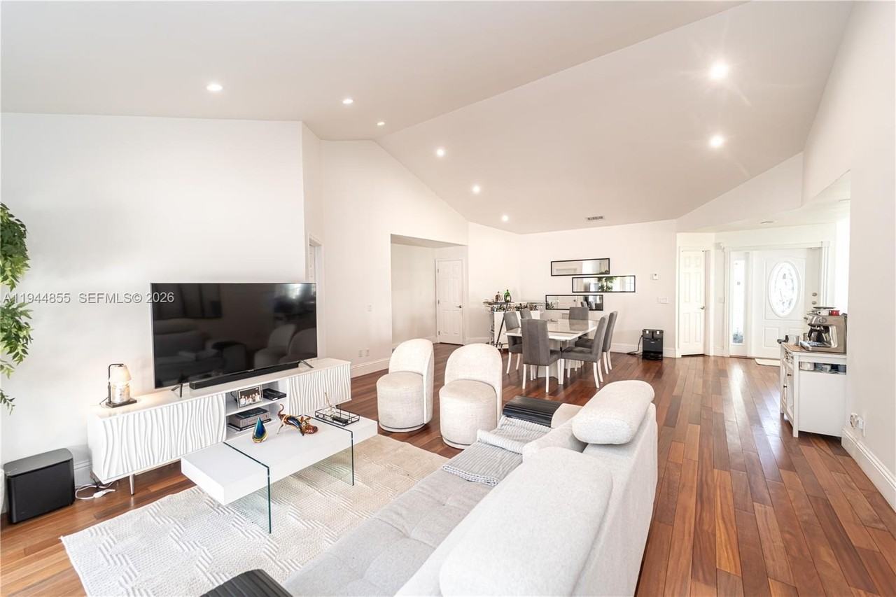 9939 Nw 47th Ter #9939 - Photo 7 of 50