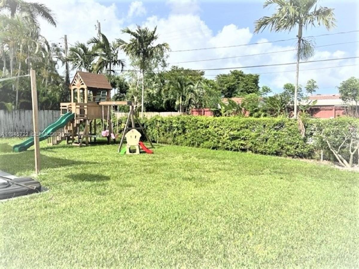 1807 N 40th Ave #1807 - Photo 3 of 21