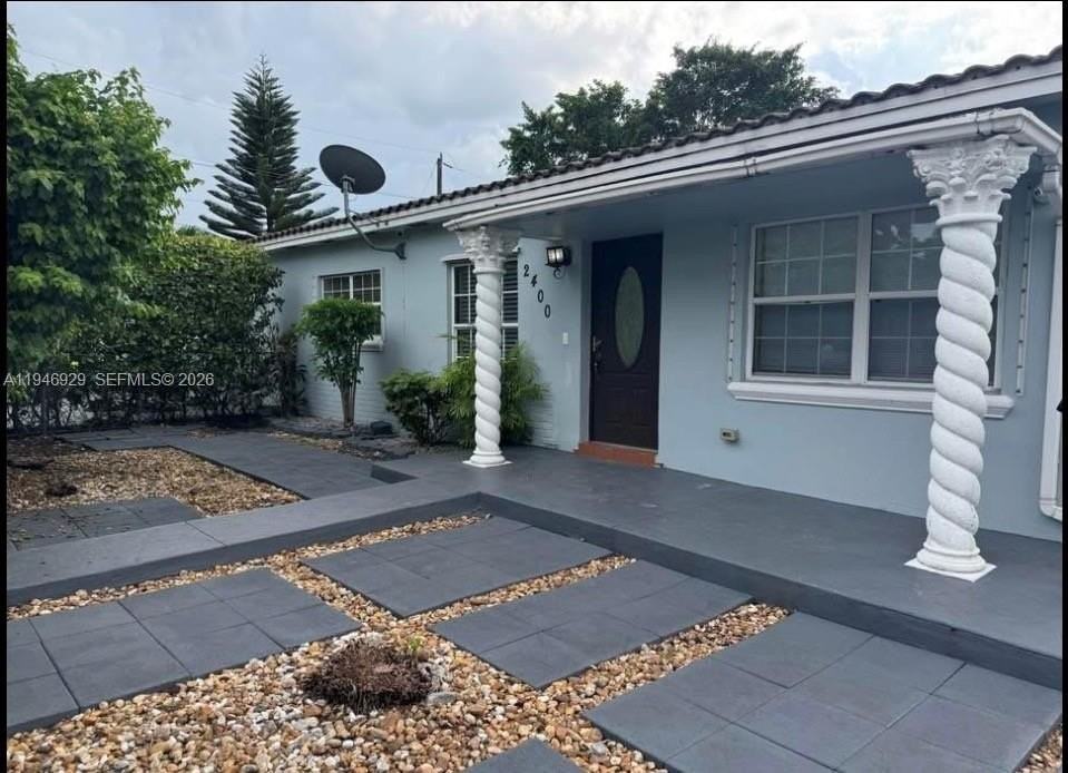 2400 Sw 62nd Ave - Photo 2 of 16