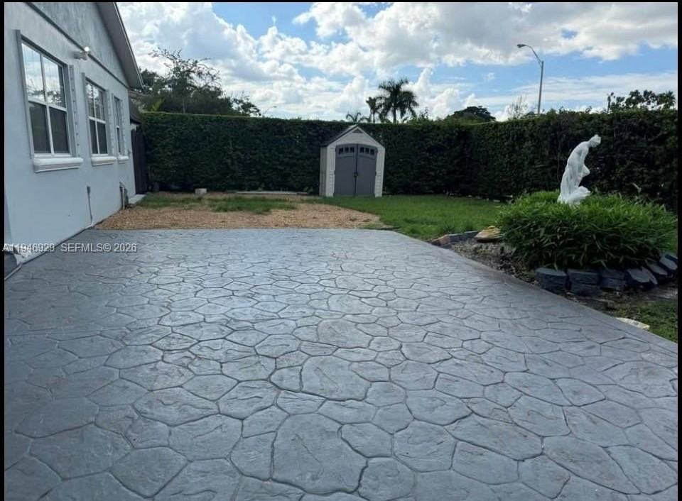 2400 Sw 62nd Ave - Photo 4 of 16