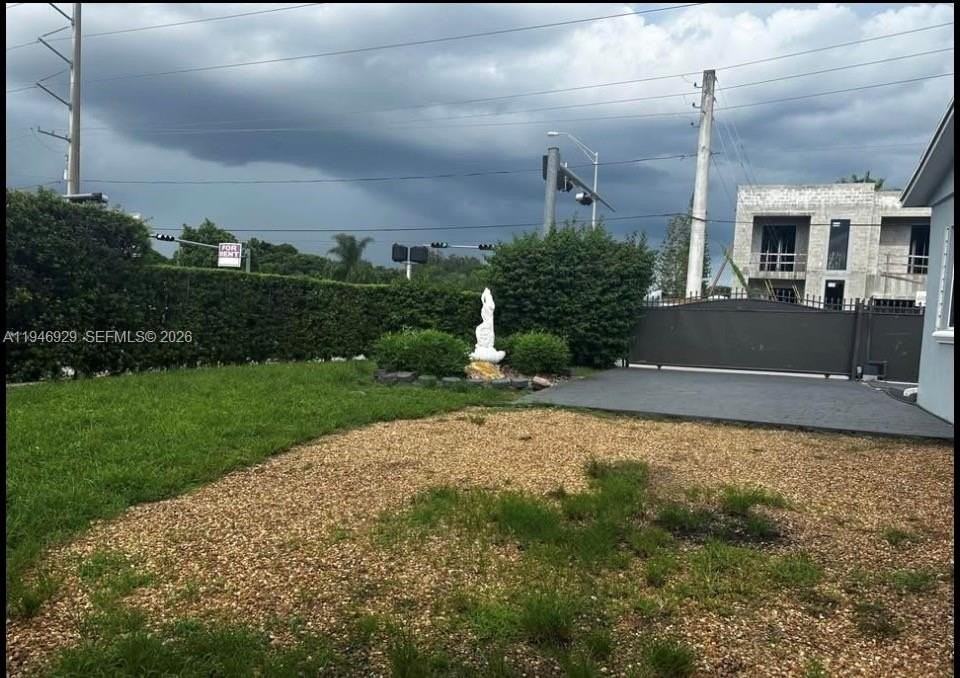 2400 Sw 62nd Ave - Photo 6 of 16