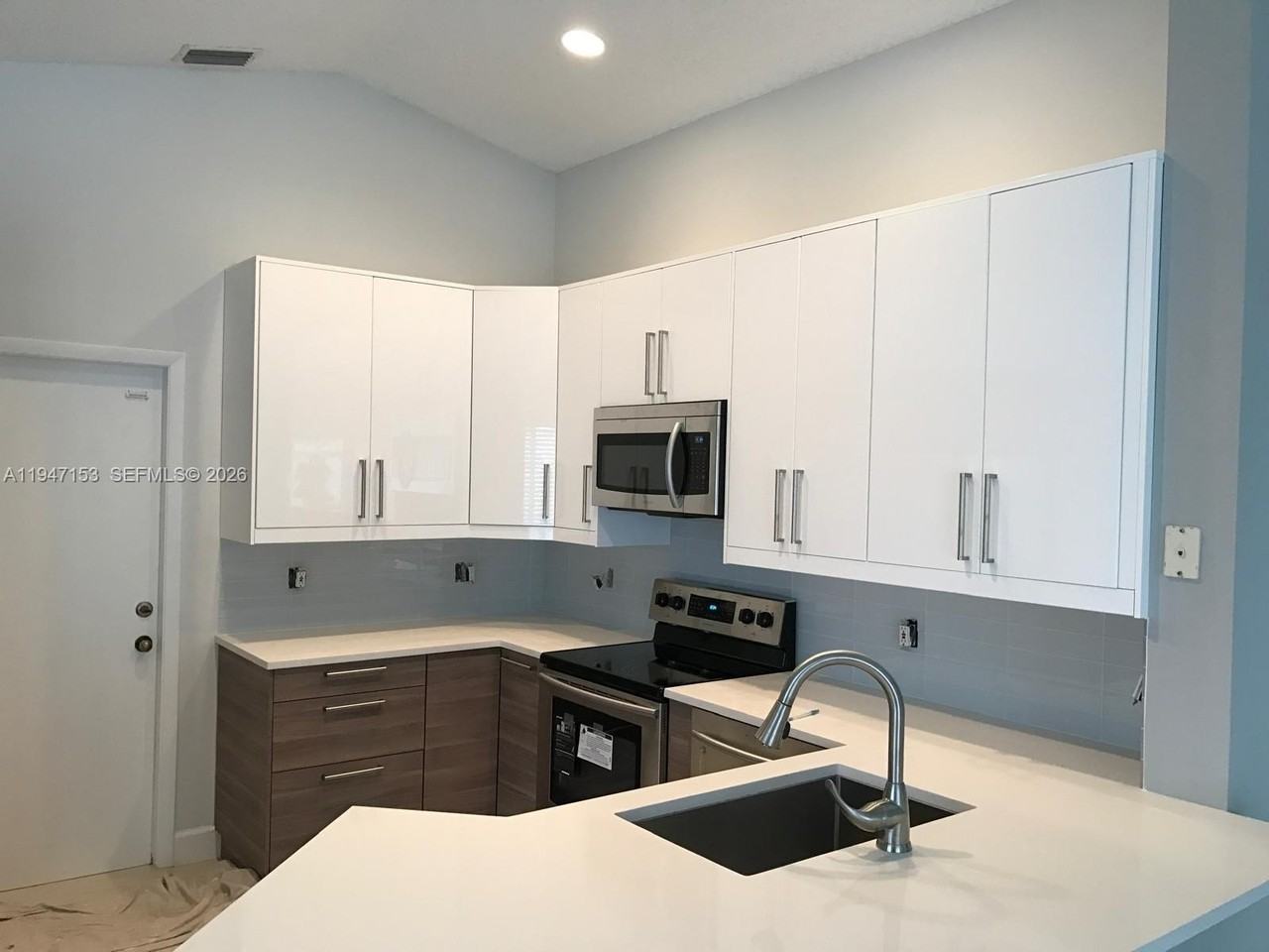 1628 Salerno Cir - Photo 6 of 32