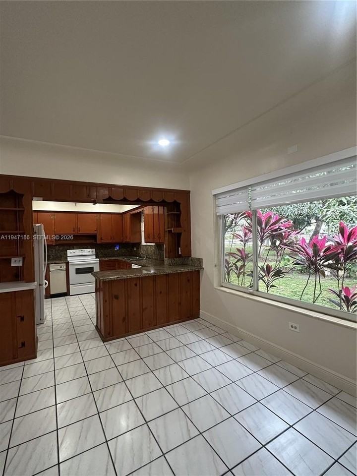 3100 Sw 97th Ave - Photo 4 of 20