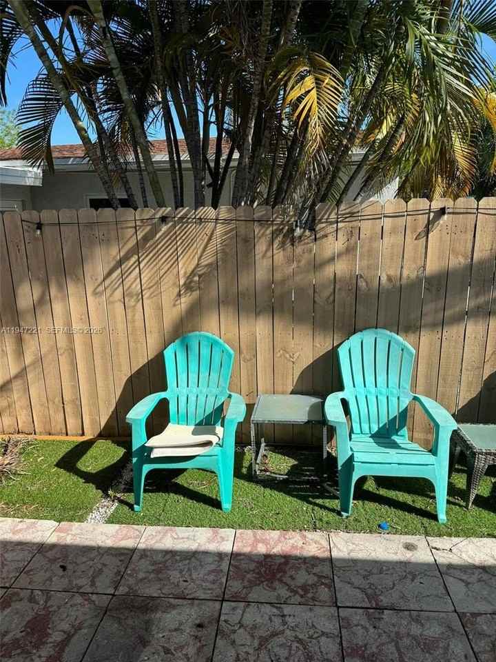 1026 Ne 9th Ave #2 - Photo 2 of 15